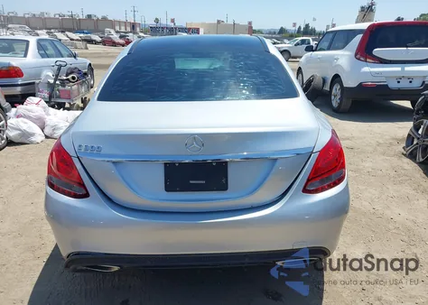 2018 Mercedes-Benz C 300 из США, поврежденный, VIN 55SWF4JB0JU235337